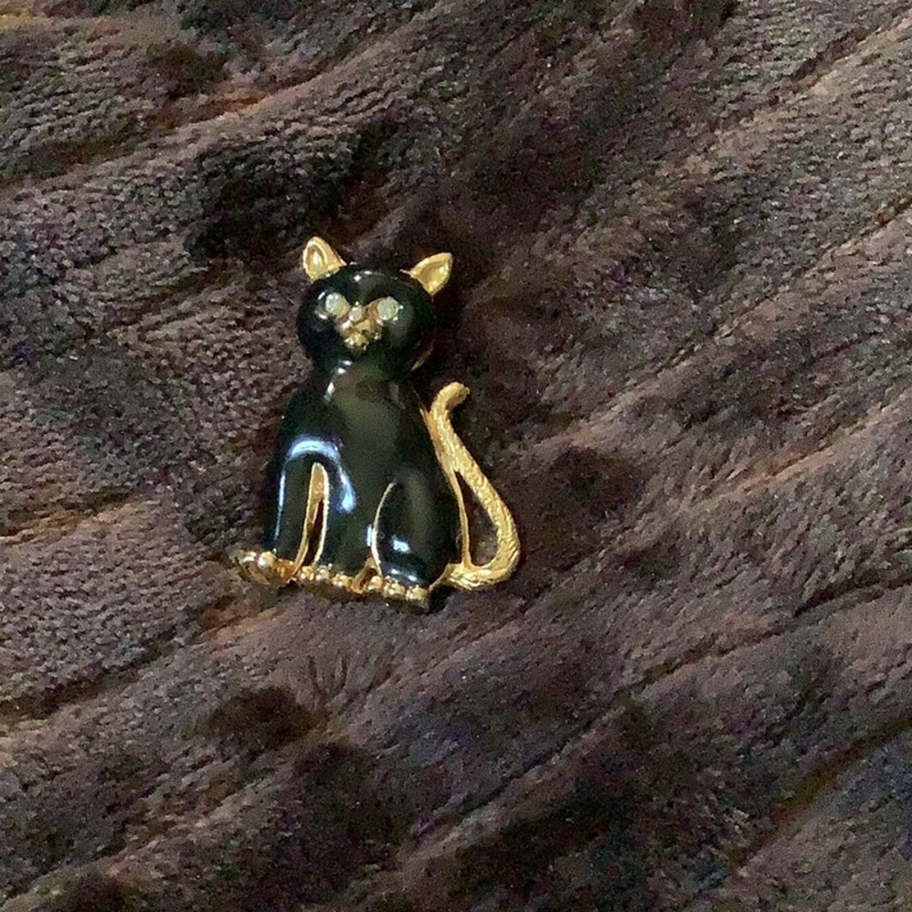 Black cat enamel goldtone and crystal eyes brooch